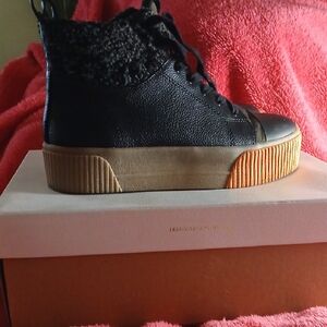 Jessica Simpson Women's EMILIYA Sneaker, Black,orange,tan. Sz 5.5